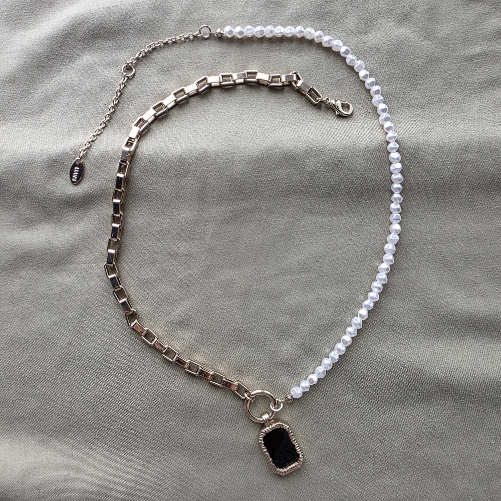 🤍 Gold Tone & Pearl - Picture 2 of 6